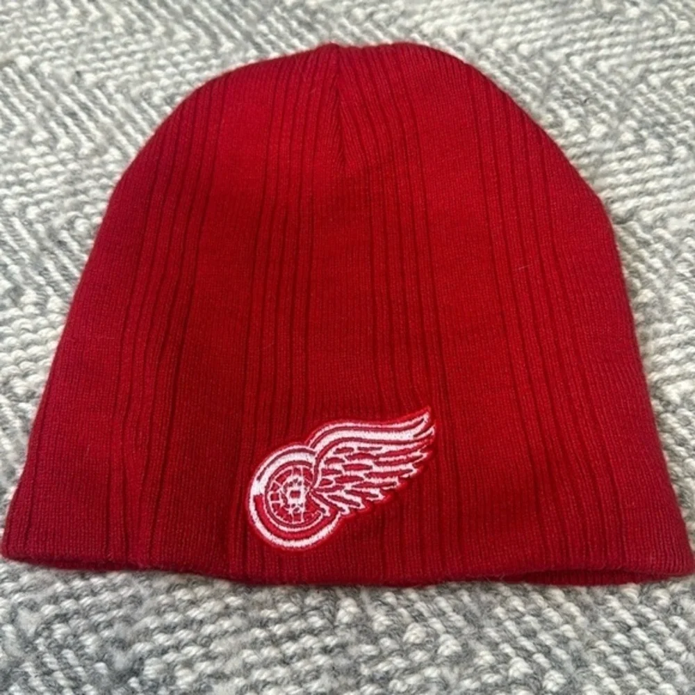 NHL‎ Red Wings hockey beanie hat one size fits all
